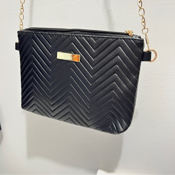Leatherette Elegant Black Chevron Shoulder Crossbody Bag Gold chain - Picture 2 of 7